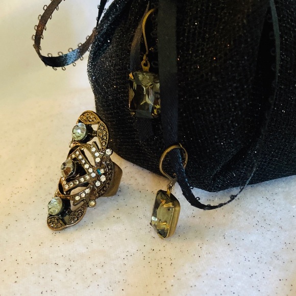 Elongated Ring 💍 with Matching Earrings - Picture 3 of 4